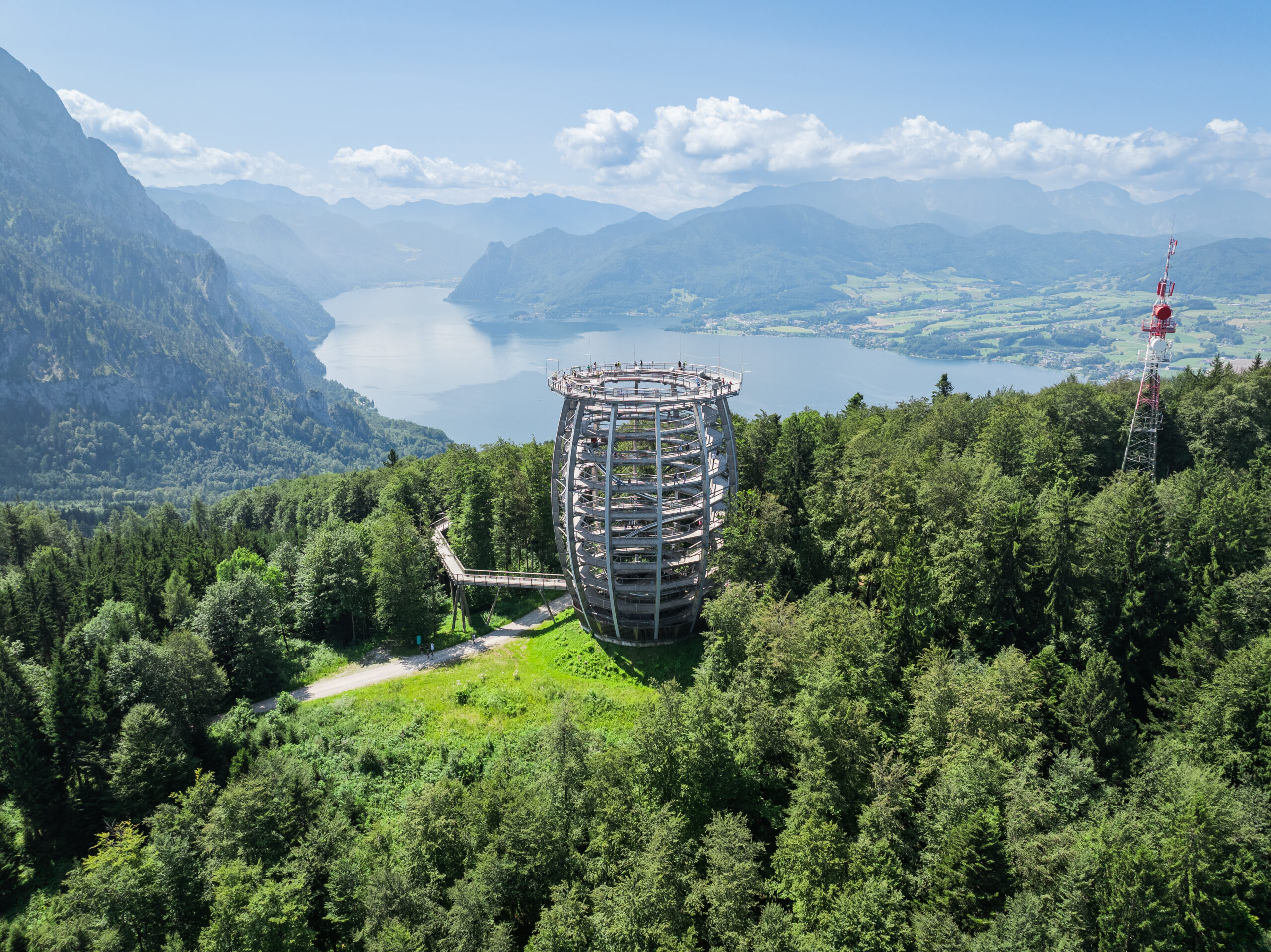 Aussichtsturm am Baumwipfelpfad auf dem Grünberg