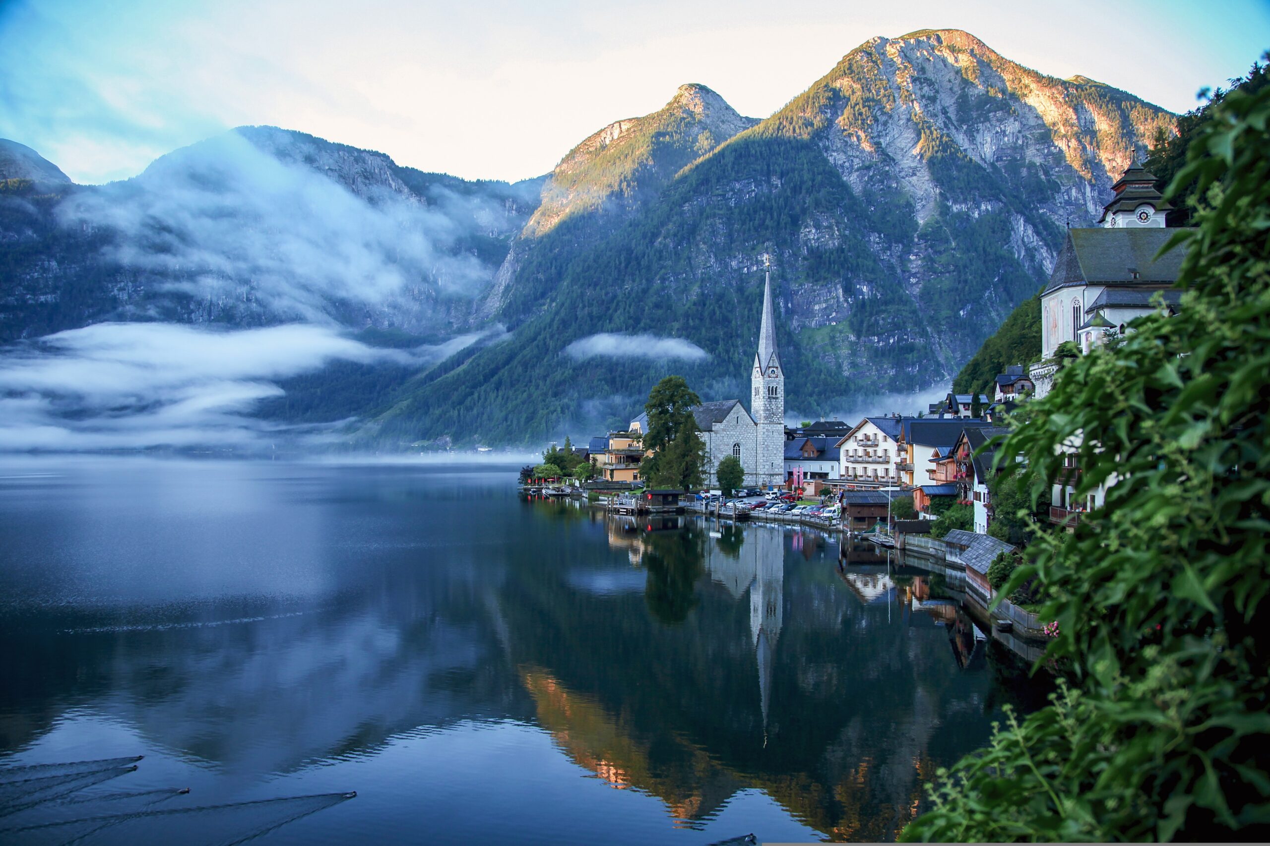 Hallstatt am See im Morgennebel