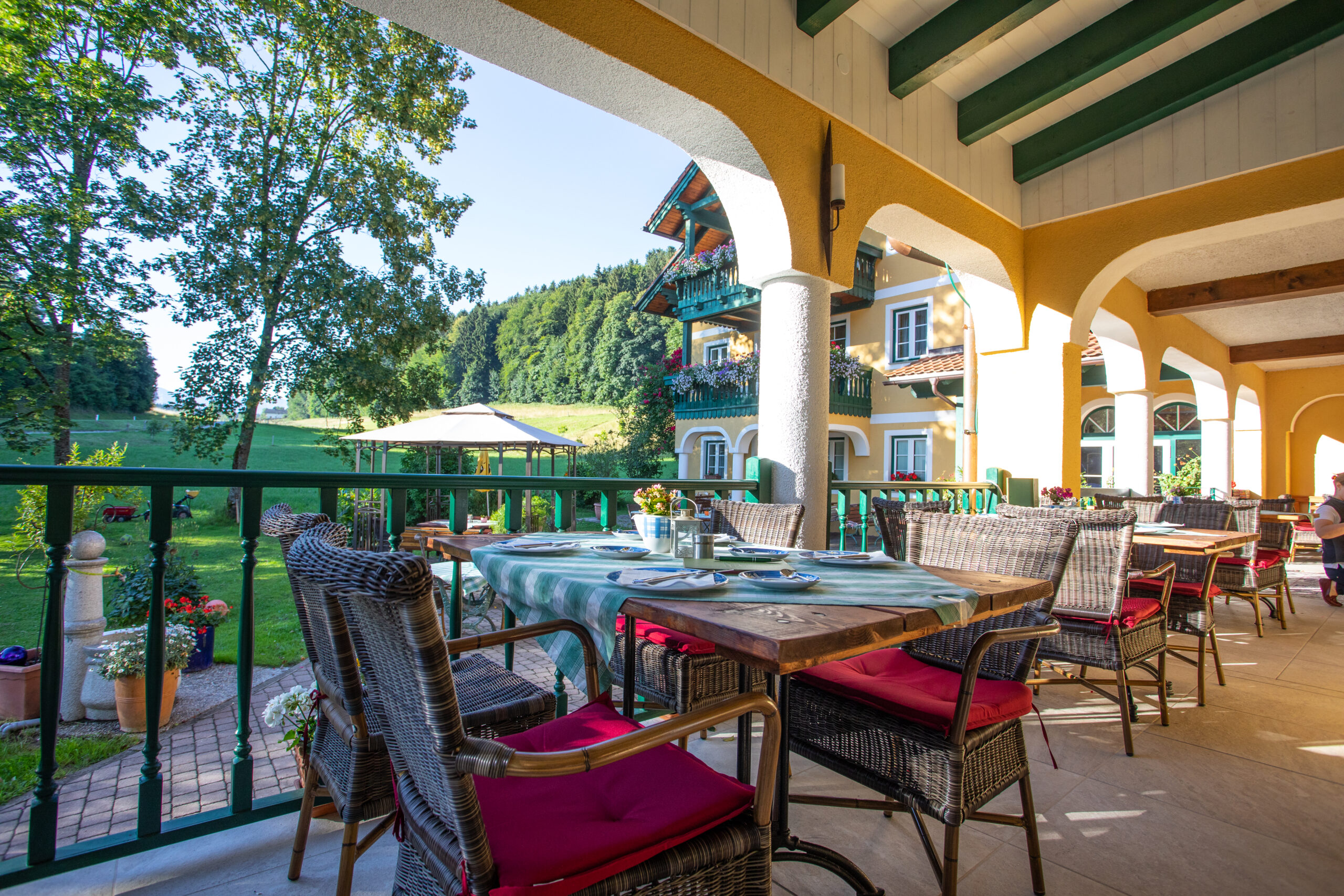 Frühstück auf der Terrasse vom Hotel Waldmühle